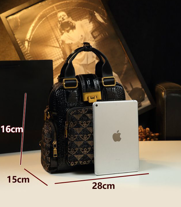 Rucsac dama elegant matlasat negru cu detalii aurii