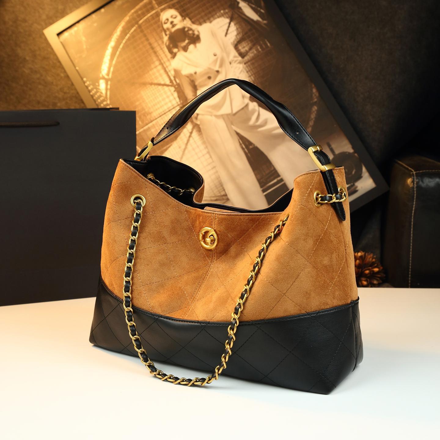 Geanta dama shoulder camel cu lant auriu din piele naturala