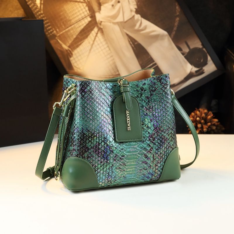Geanta dama bucket snake print iridescent din piele naturala