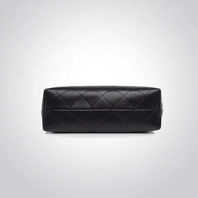 Geanta dama Selene quilted din piele naturala cu lant auriu | Evaltino