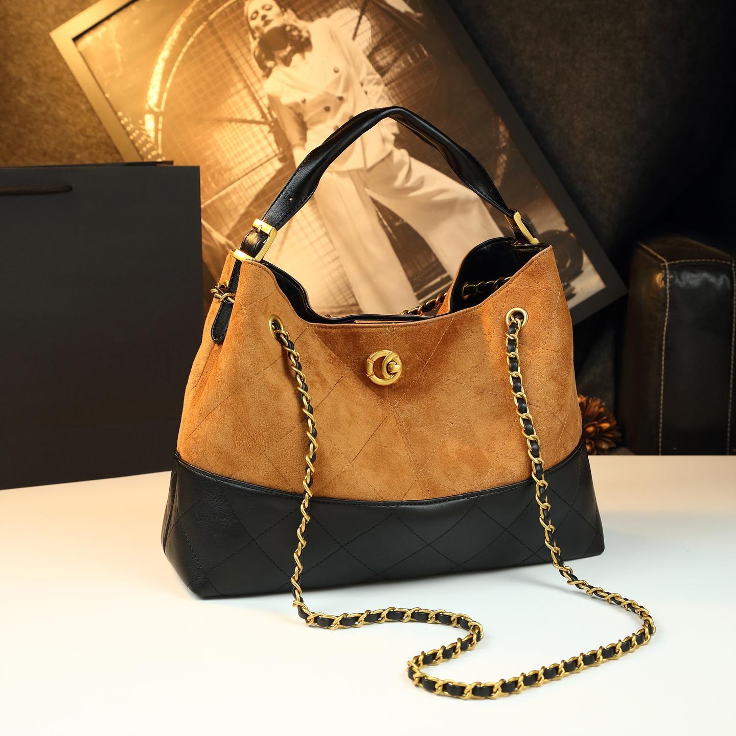 Geanta dama shoulder camel cu lant auriu din piele naturala