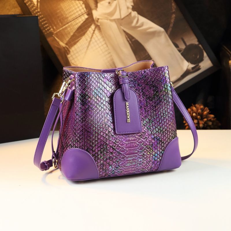 Geanta dama bucket snake print iridescent din piele naturala