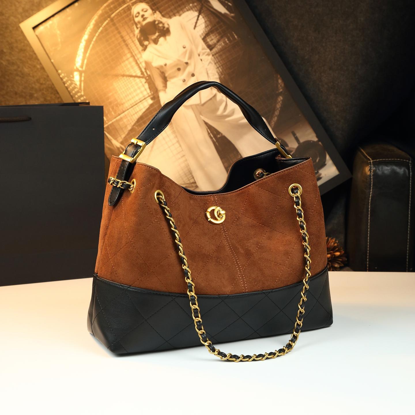 Geanta dama shoulder camel cu lant auriu din piele naturala